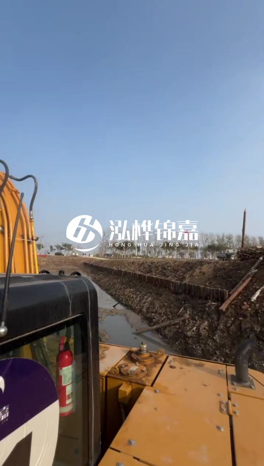 三門峽挖機打木樁專業(yè)施工-松木樁打樁木價格含運輸成本嗎？